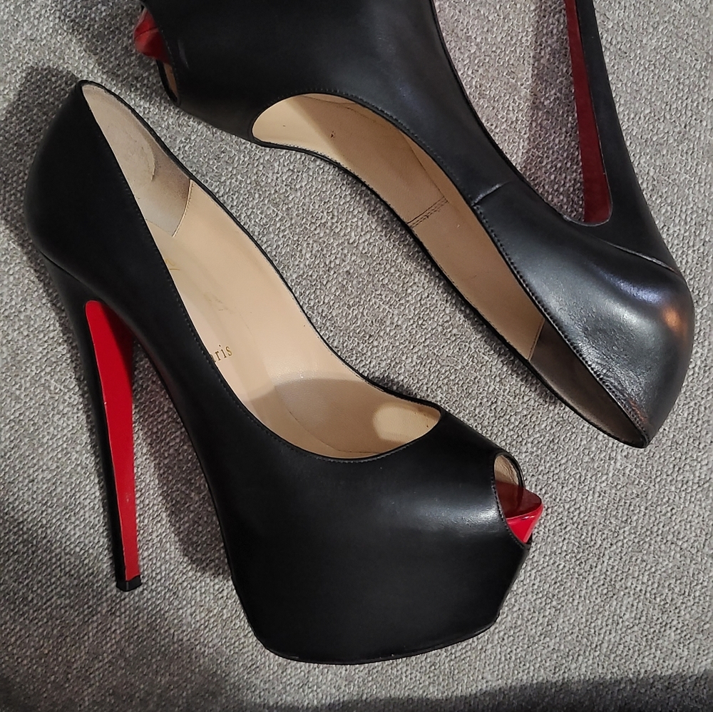 Christian Louboutin Black Peep Toe 40 Red Bottoms
